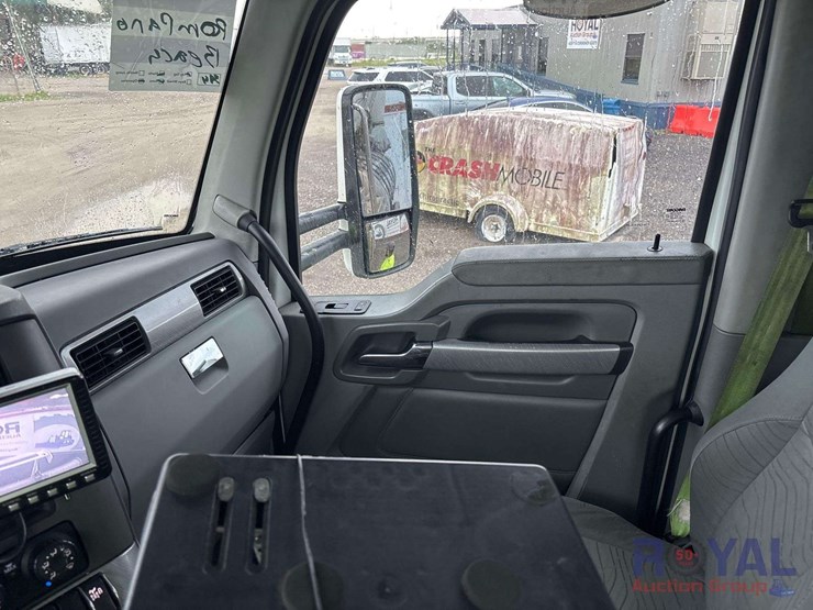 2016-kenworth-t880-image-21