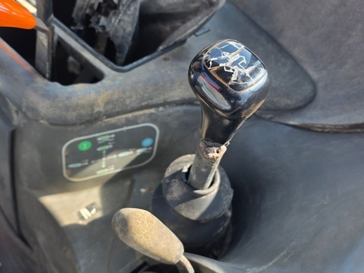 new-holland-ts100-image-68