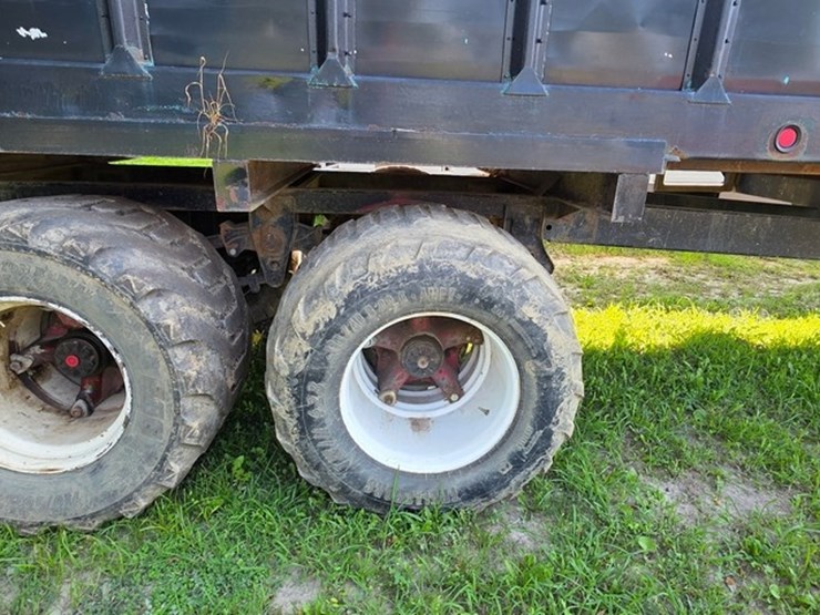 tandem-axle-silage-cart-image-11