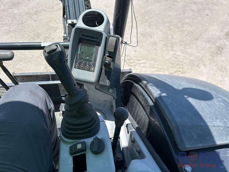 2017-deere-30g-image-25