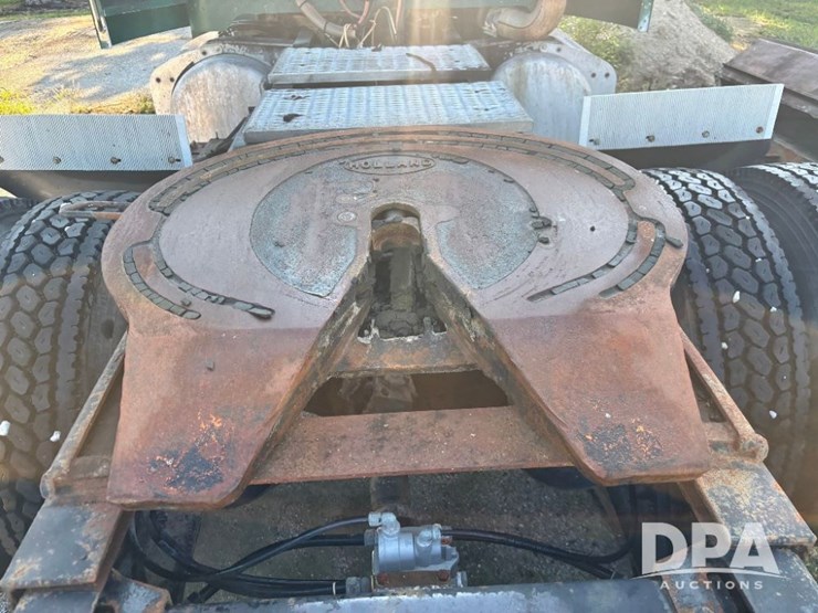 1993-peterbilt-377-image-31