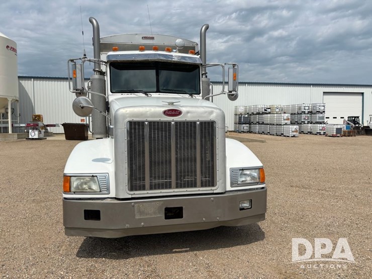 2005-peterbilt-385-image-21