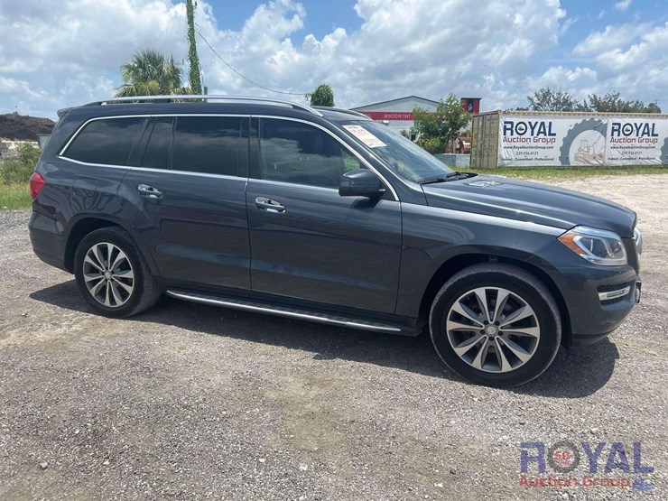 2016-mercedes-benz-gl450-image-2