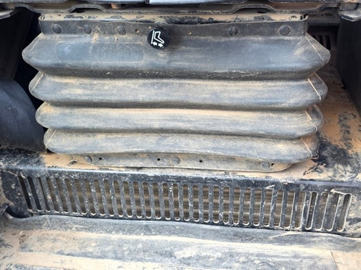 2014-deere-700k-lgp-image-67
