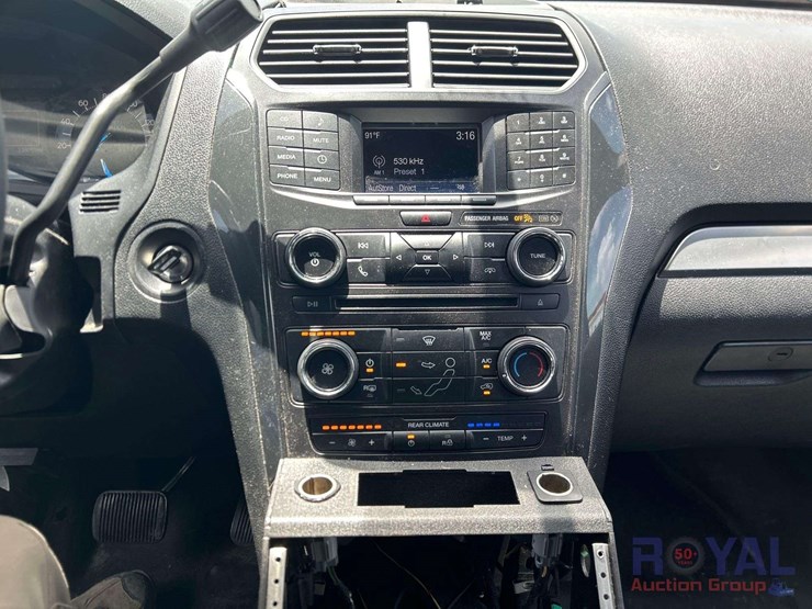 2018-ford-explorer-image-15