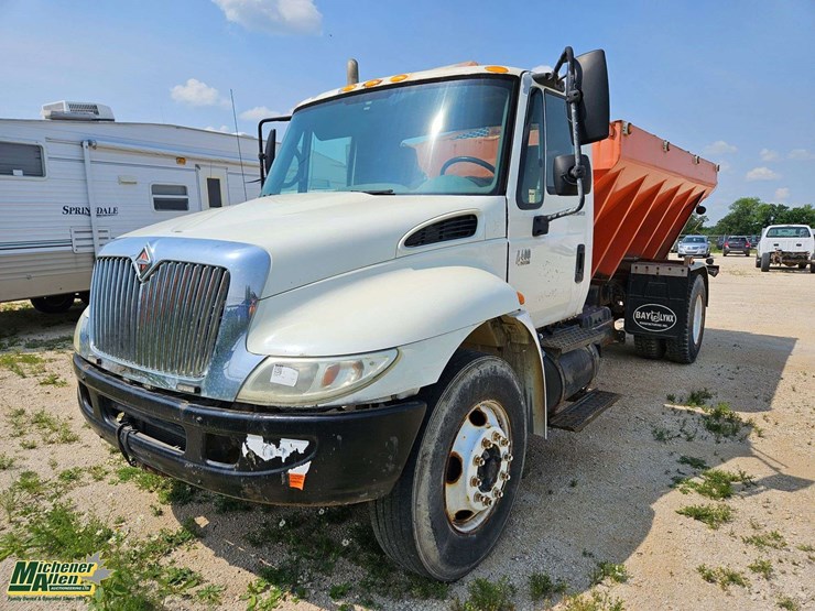 2006-international-durastar-4400-image-1