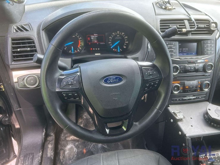 2017-ford-explorer-image-10