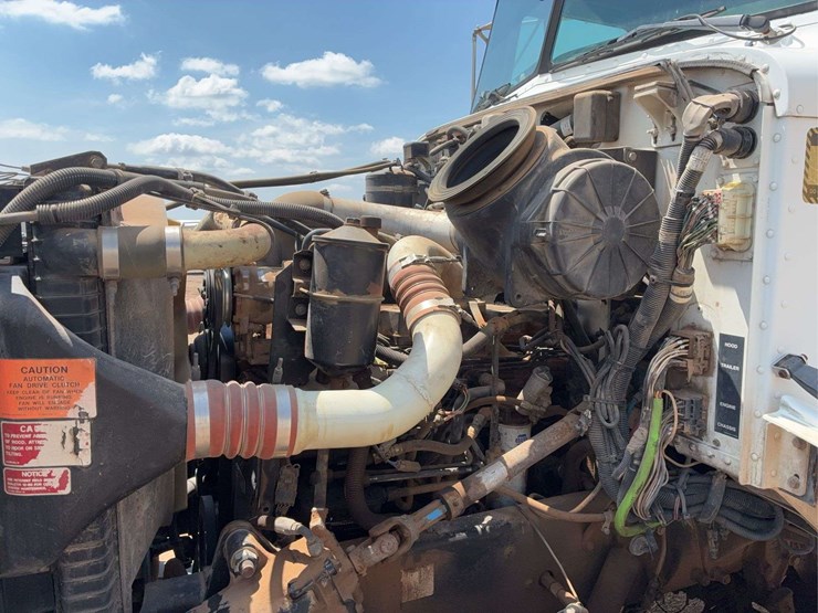 2000-peterbilt-330-image-23