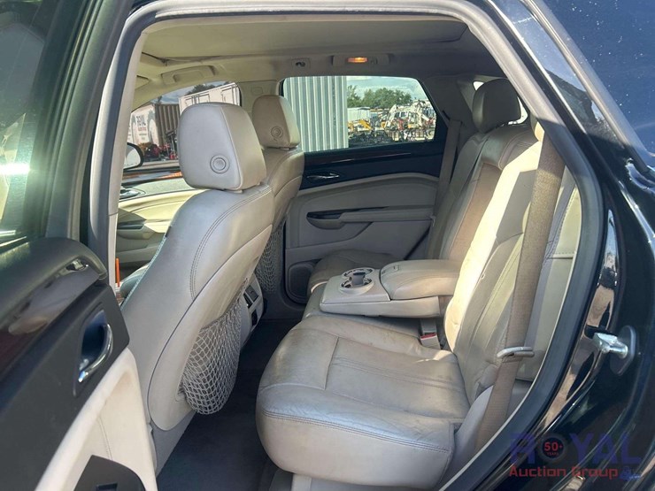 2012-cadillac-srx-image-18
