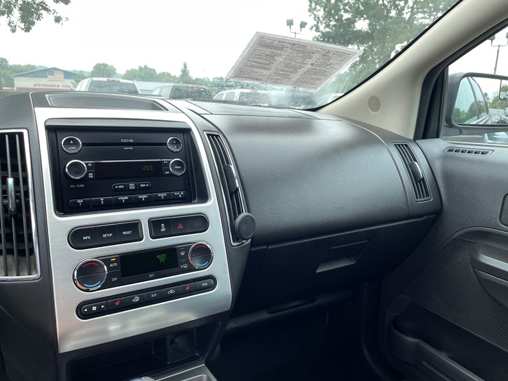 2010-ford-edge-image-54