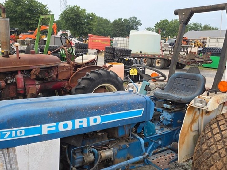 ford-1710-image-15