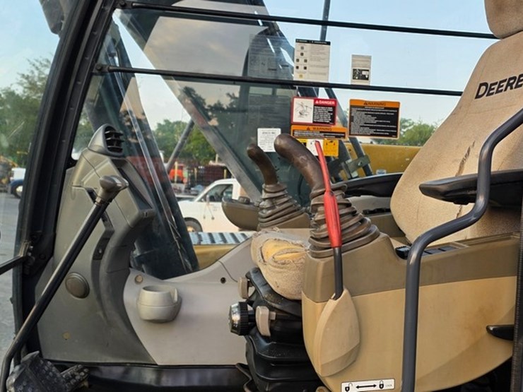 2013-deere-160g-lc-image-69