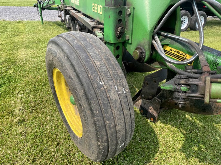 john-deere-2810-image-8