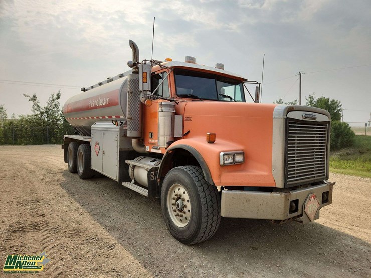 2007-freightliner-fld120-image-2