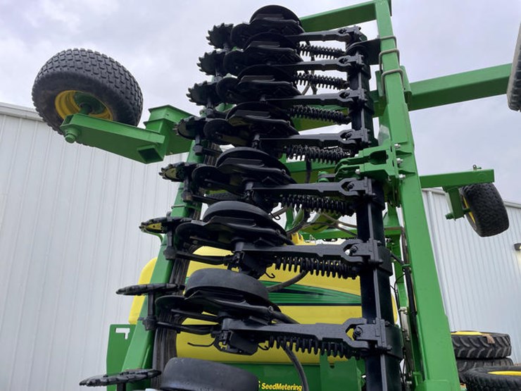 2017-john-deere-1990-image-36