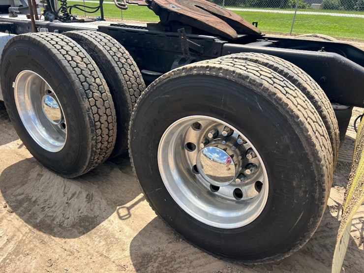 1996-peterbilt-379-image-24