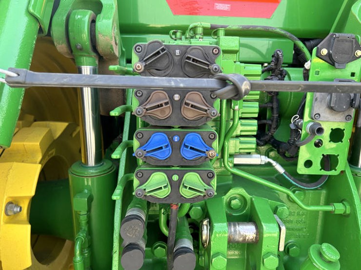 2012-john-deere-8285r-image-29