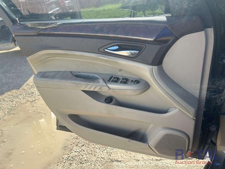 2011-cadillac-srx-image-5