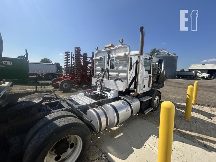 2011-mack-pinnacle-cxu613-image-2