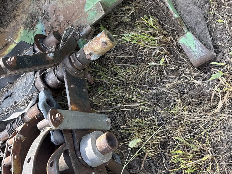 john-deere-12-image-18