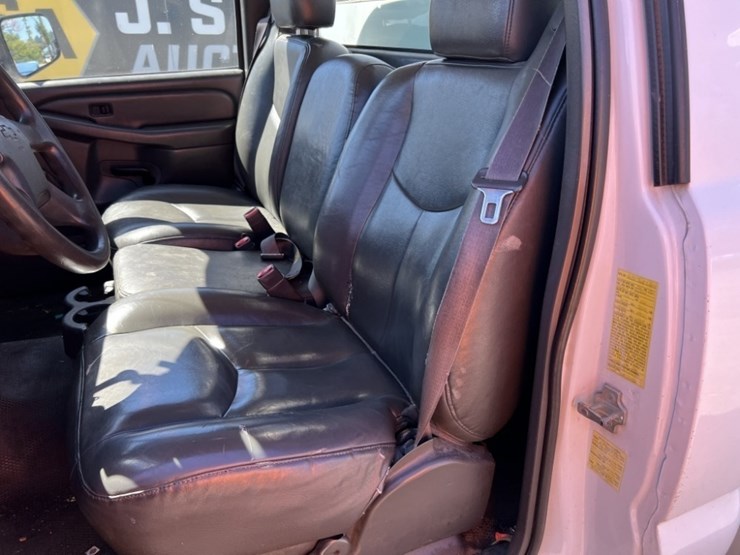 2006-chevrolet-silverado-2500-image-16