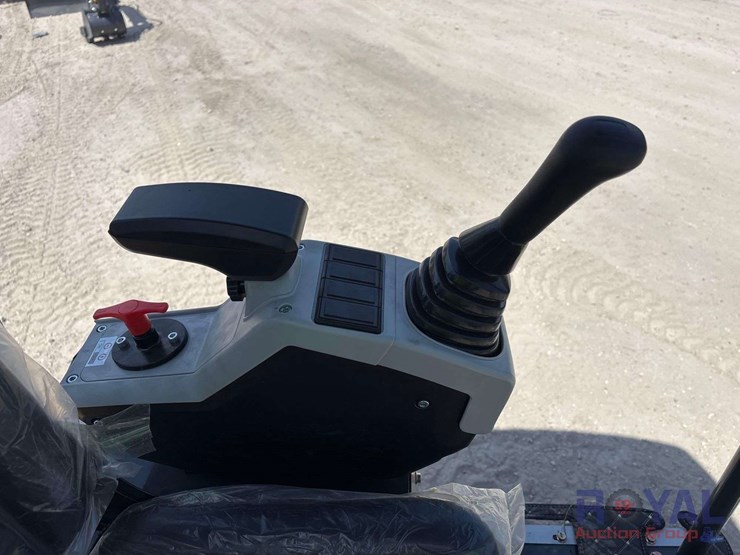 unused-2025-cfg-xz20r-mini-excavator-image-8