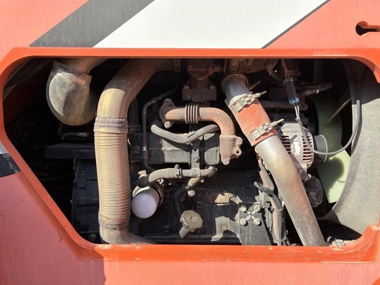 2014-jlg-8042-image-10