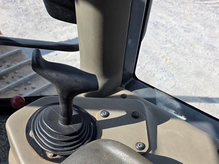 2012-case-850l-xlt-image-73