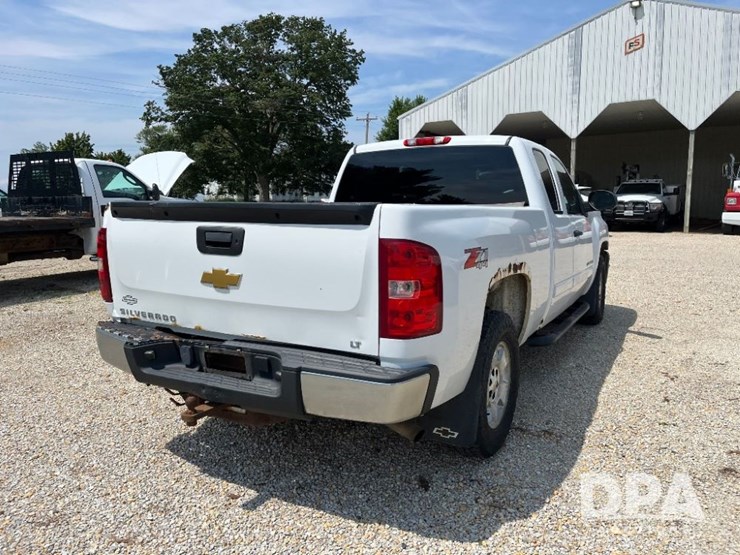 2013-chevrolet-silverado-image-10