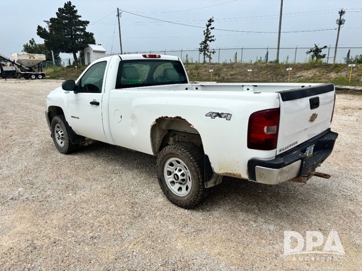 2013-chevrolet-3500hd-image-9