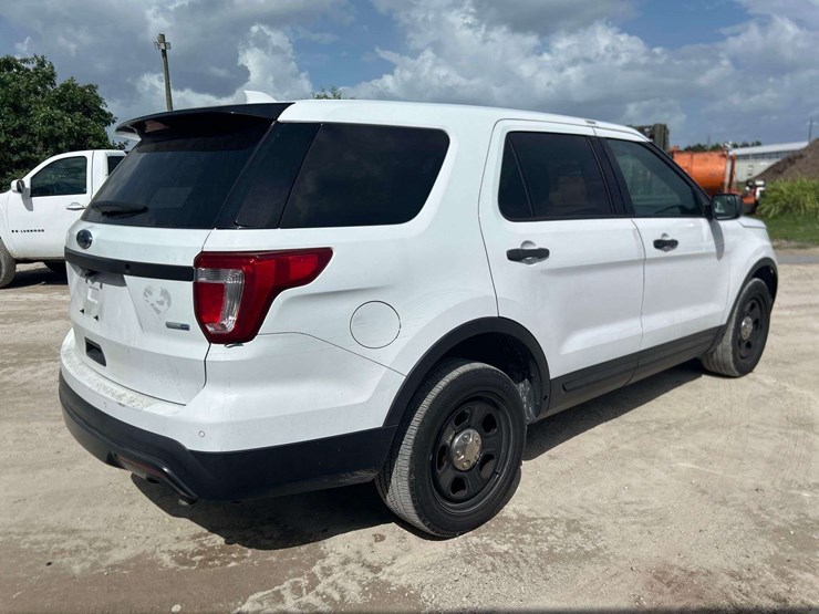 2016-ford-explorer-image-3