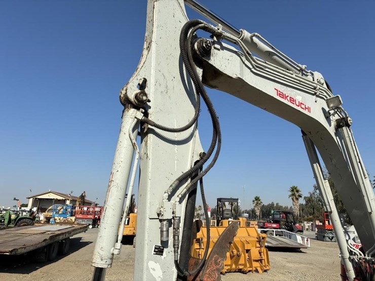 2017-takeuchi-tb290-image-8