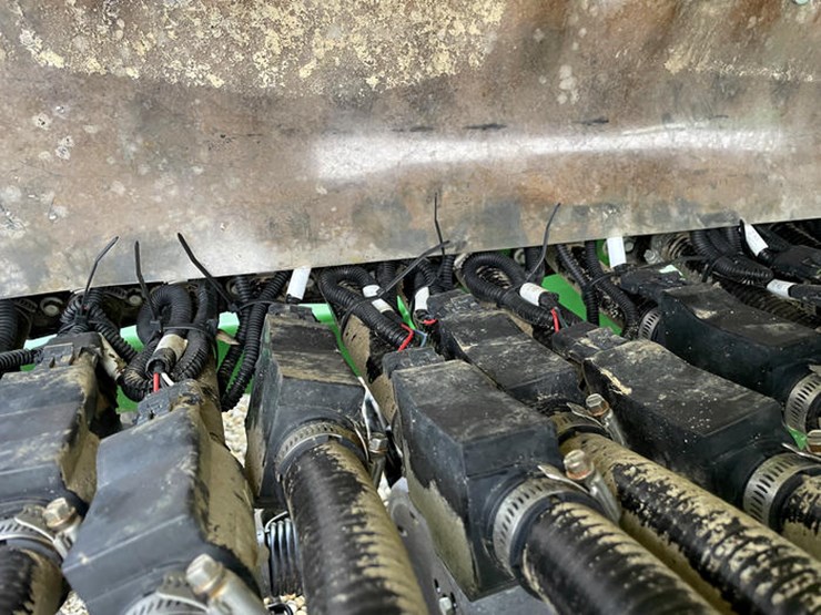 2017-john-deere-1990-image-33