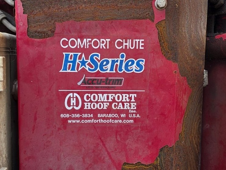 comfort-chute-h-series-hoof-trimming-trailer-image-5