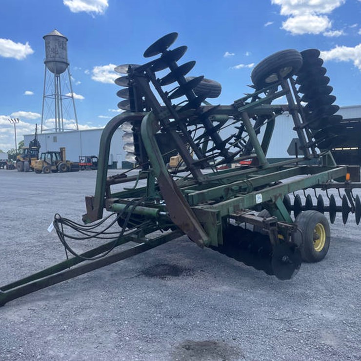 JOHN DEERE 235