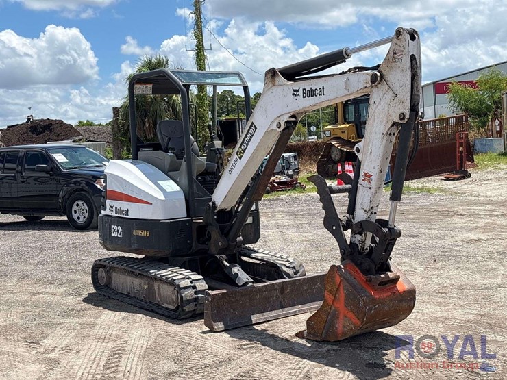 2017-bobcat-e32i-image-2