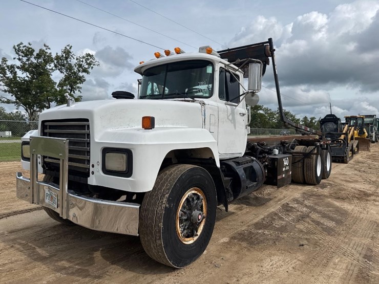 2001-mack-rd688s-image-2