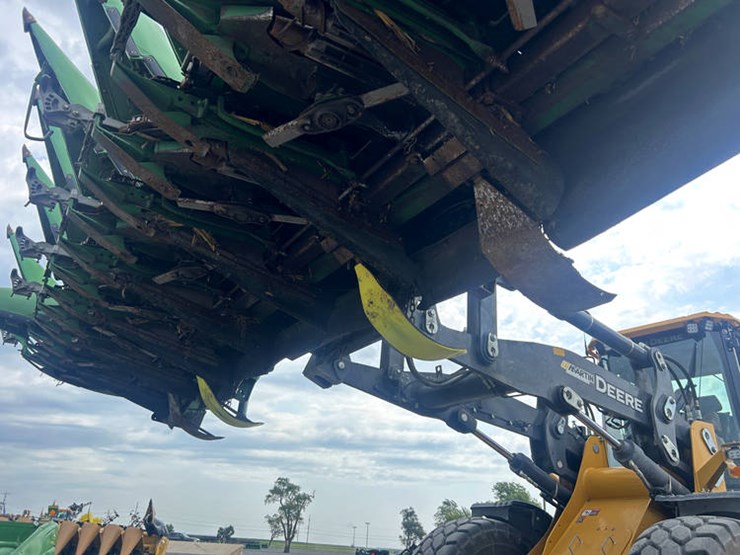 2011-john-deere-608c-image-34