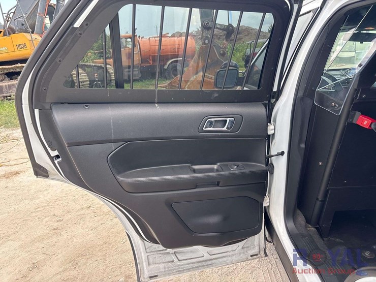 2018-ford-explorer-image-13