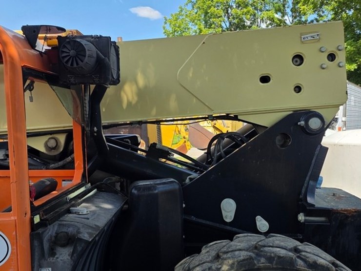 2013-jlg-g9-43a-image-22