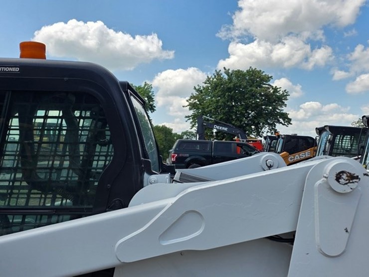 2011-bobcat-s630-image-25