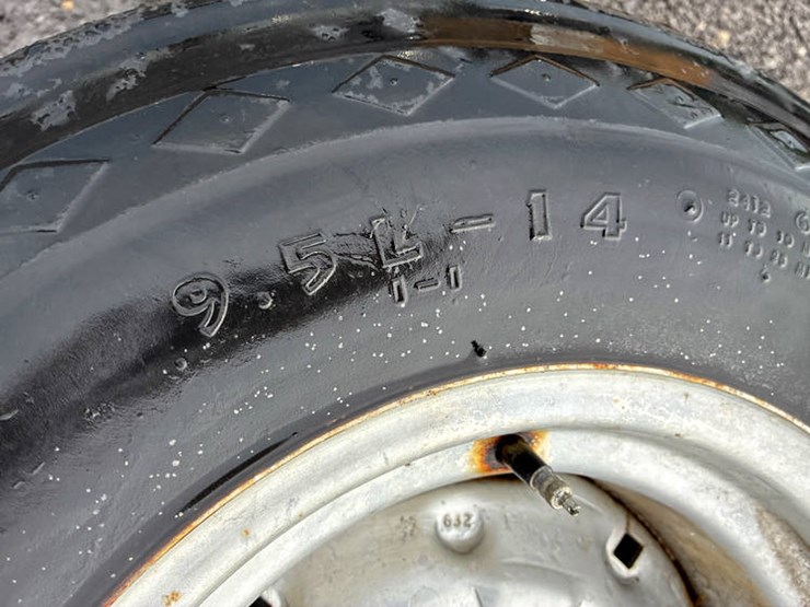 #113242-•-pair-of-9.5l14-tires-image-9