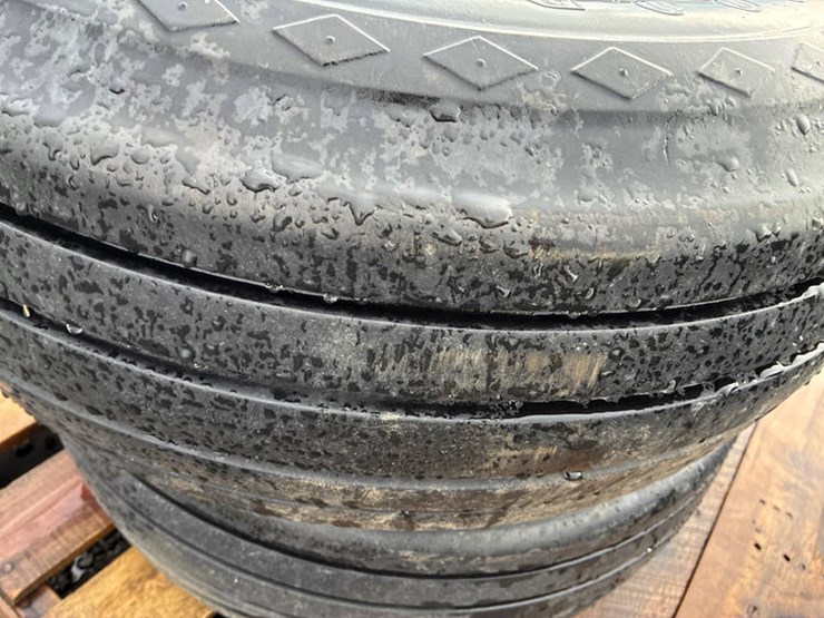 #113242-•-pair-of-9.5l14-tires-image-4