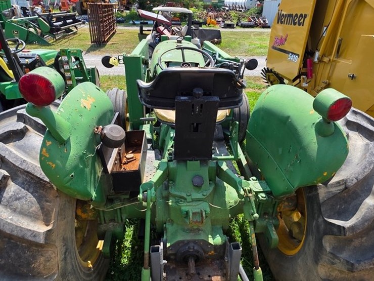 john-deere-300-image-16