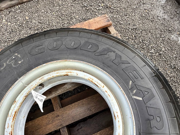 #113249-•-gy-10r17.5-tire-on-rim-image-5