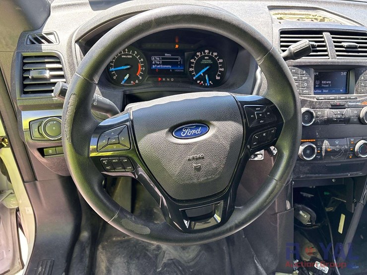 2019-ford-explorer-image-15