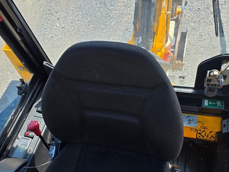 2021-jcb-1cxt-image-46