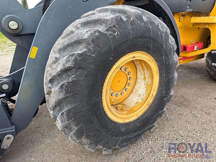 2018-deere-524k-image-31