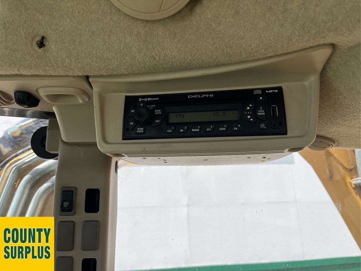 2012-john-deere-5115m-image-11