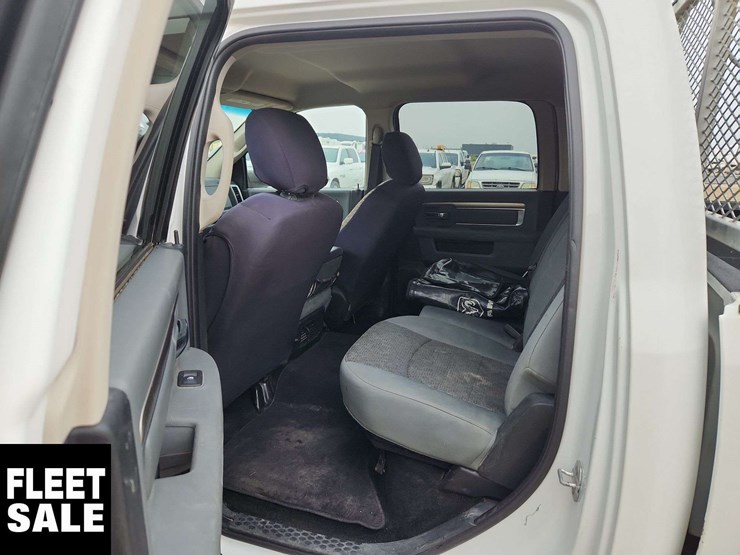 2015-ram-3500-slt-image-14